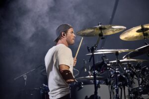 Chris Hemsworth playing drums on stage with Ed Sheeran in Bucharest