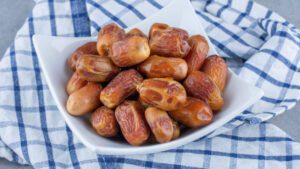 A bowl of dates
