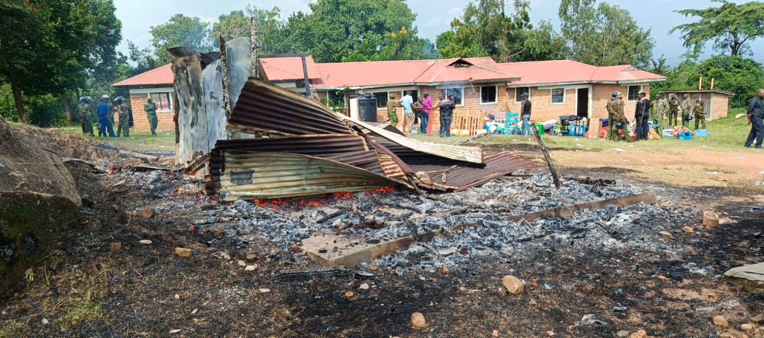 Youth carried the coffin of the late Albert Ojwang march to Mawego Police Station before torching it