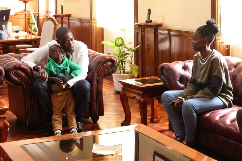 Governor Sakaja with the family of Albert Ojwang at City Hall