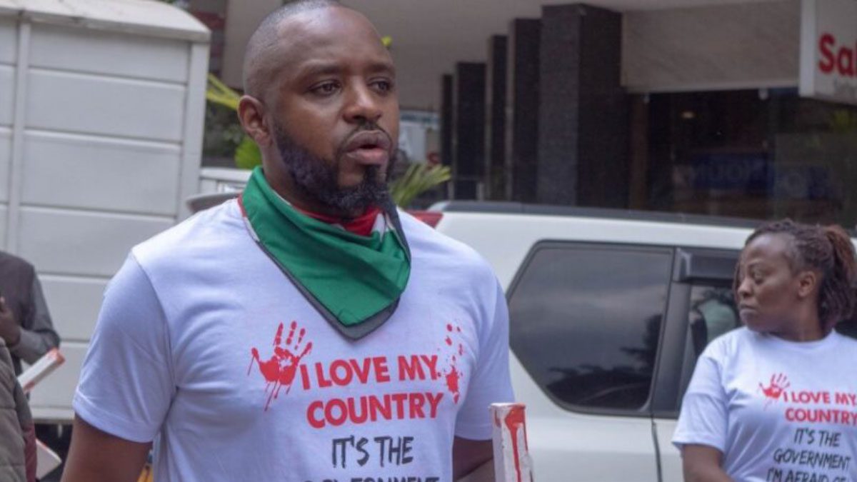 Boniface Mwangi arrested at Lukenya home by DCI officers